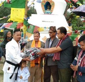 धुलिखेल ११ पात्लेखेतका खेलाडीलाई ट्र्याक सुट वितरण