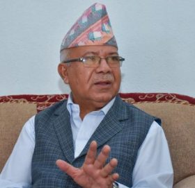 माधव नेपालले गरे पार्टी एकता