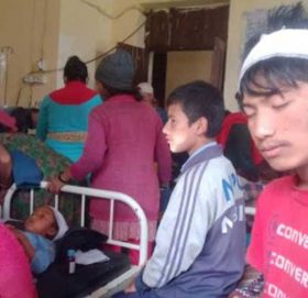 पढ्दा पढ्दै विद्यालय भत्कियो : ९ विद्यार्थी घा इ ते
