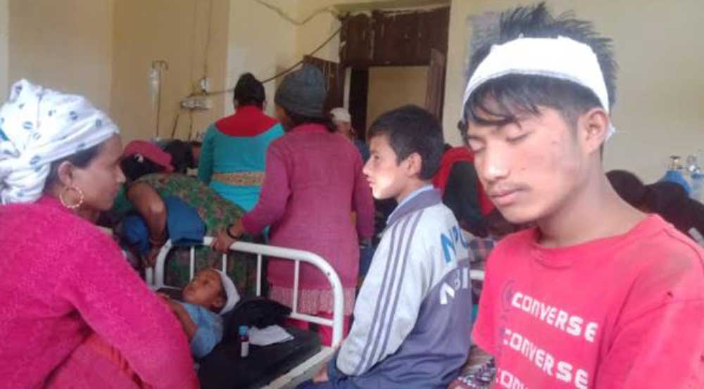 पढ्दा पढ्दै विद्यालय भत्कियो : ९ विद्यार्थी घा इ ते