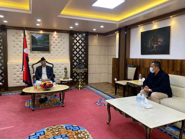 काभ्रे काँग्रेसका जिल्ला सभापति लामाले भेटे प्रधानमन्त्री देउवालाई