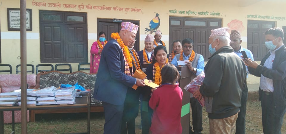 बाल मन्दिर विद्यालयलाई  काभ्रे सोसाईटी यु.के सहयोग