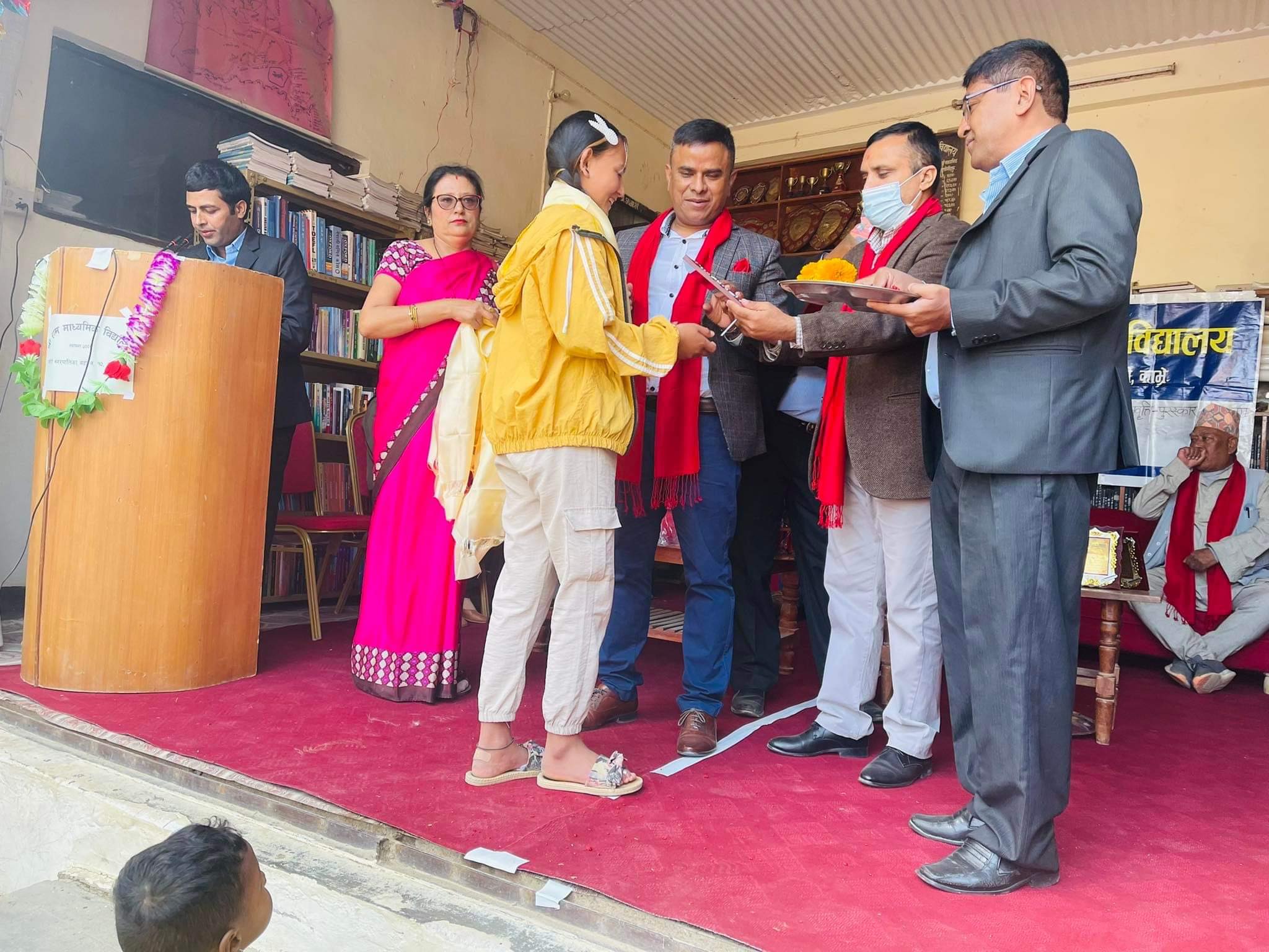बिद्यार्थीले पाए न्यानो कपडा