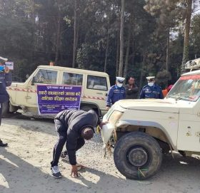 सवारी साधनहरुको यान्त्रिक परिक्षण कार्यक्रमलाई निरन्तरता दिदै काभ्रे प्रहरी