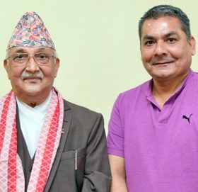 युवाहरुको चाहनाले केपी ओलीको खम्बा बन्न केन्द्रीय सदस्य लड्दैछु’ : दुर्गा प्रसाईं