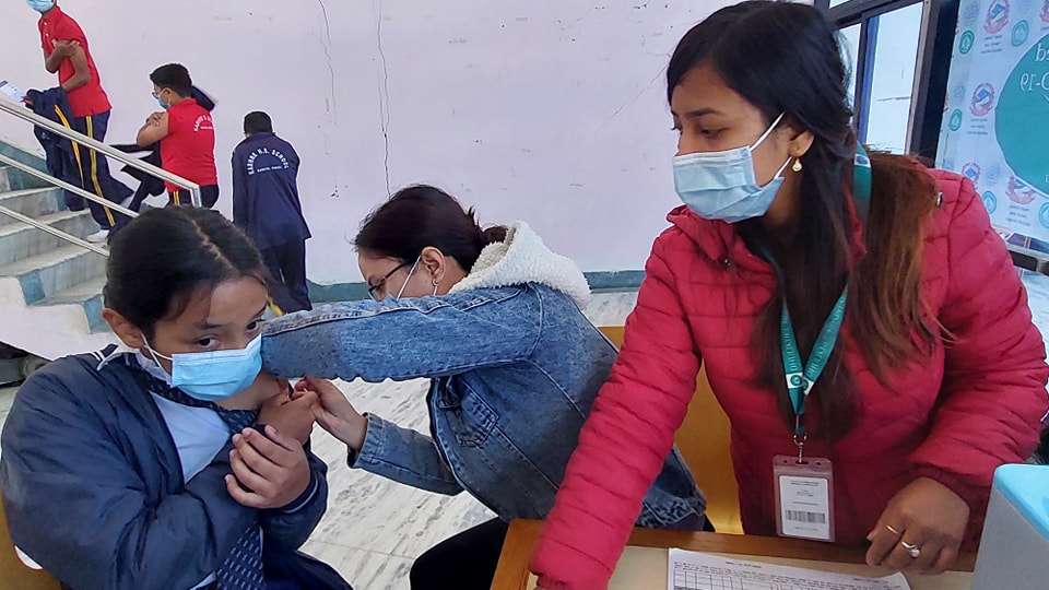 काभ्रेका बालबालिकालाई लगाउन थालियो कोरोना विरुद्धको खोप