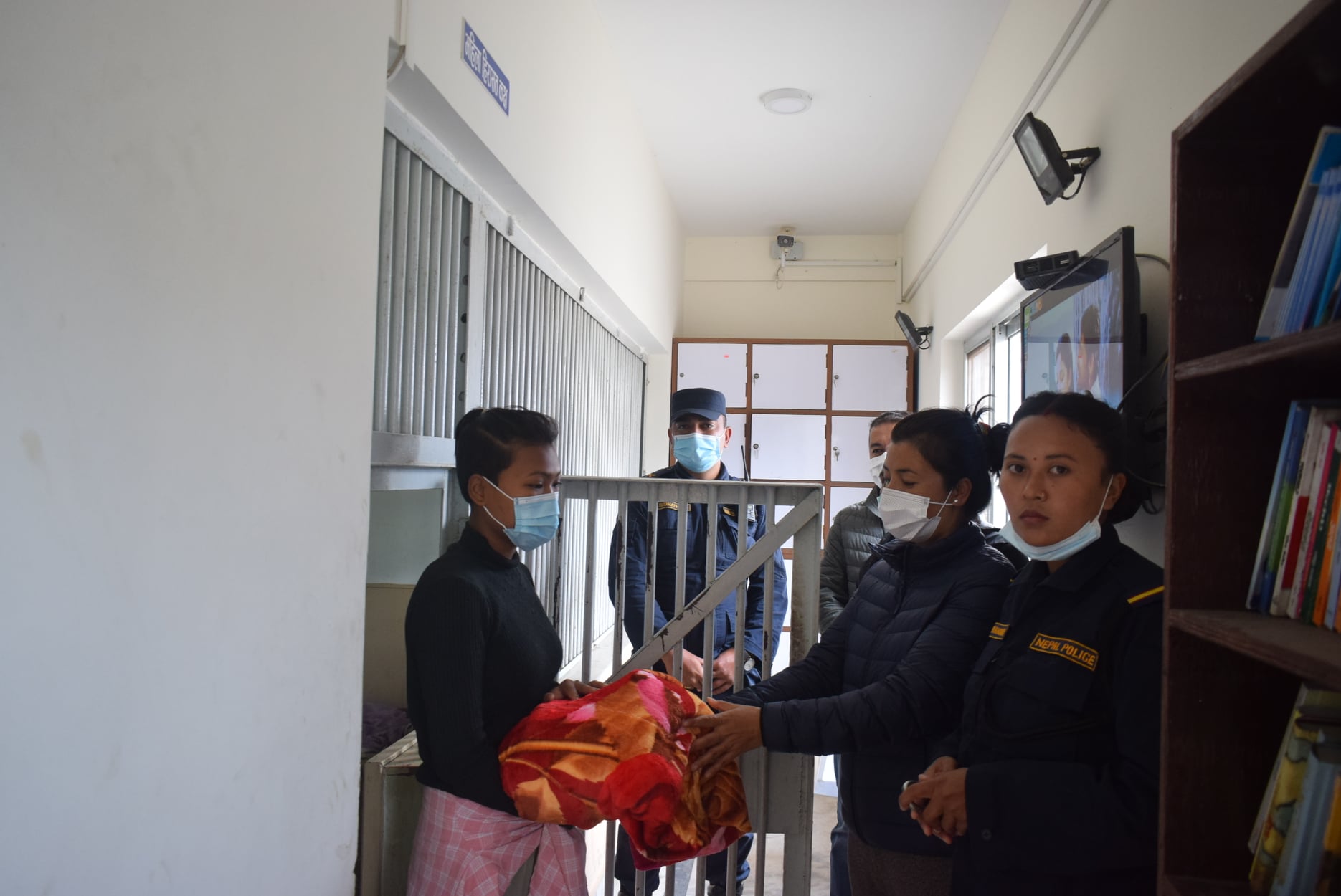 काभ्रेका कैदीबन्दीको लागि ब्ल्याङकेट हस्तान्तरण