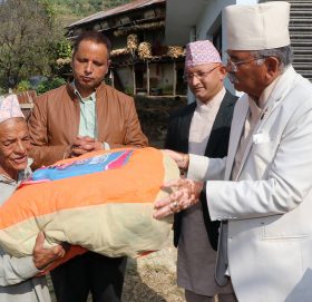 जेष्ठ नागरिकलाई ‘न्यानो’ बाँड्दै नमोबुद्धका जनप्रतिनिधि