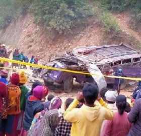 बस दुर्घटना : पाँच जनाको ज्यान गयो, २७ जना घा इ ते