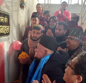खरेल परिवारको सहयोगमा निर्मित ‘राजेन्द्र खरेल सभाहल’ हस्तान्तरण