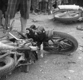 दुईवटा मोटरसाइकल ठोक्किंदा एक जनाको मृ त्यु, ४ जना घा इ ते