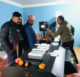 सेनिटेयरी प्याड उत्पादन गर्दै काभ्रे नमोबुद्धका युवाहरु