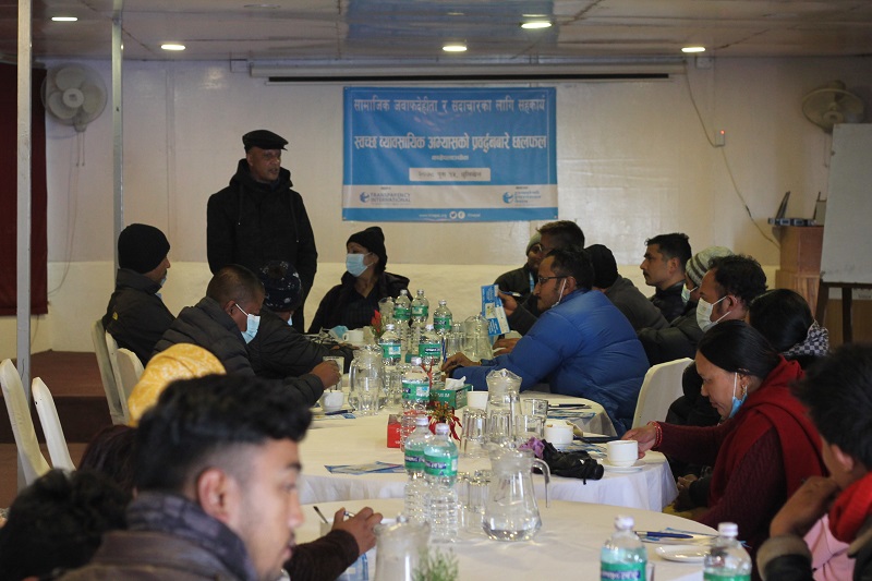 धुलिखेलका ब्यवसायीले भने ‘नगरपालिकाले जथाभाबी कर उठायो’