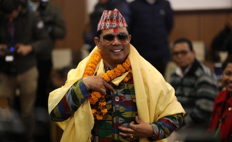नयाँ दल दर्ता गर्दै रेशम चौधरी