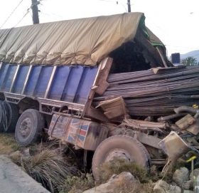 ट्रक दु र्घ ट ना हुँदा २ जनाको मृ त्यु
