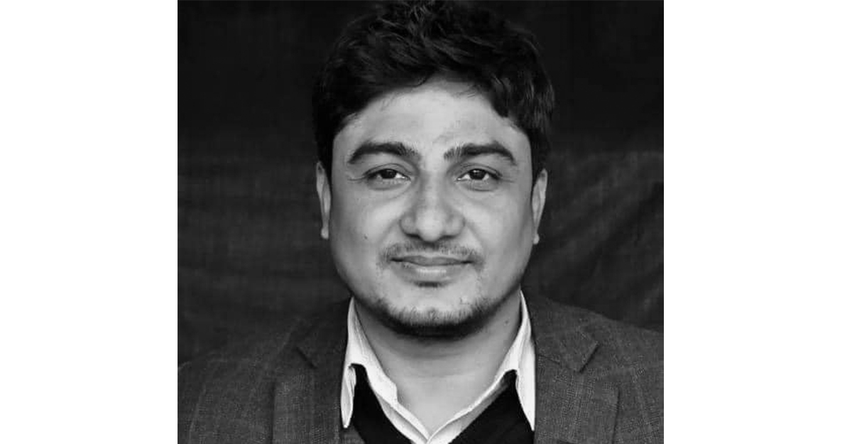 ट्रक र बसले कारलाई ठक्कर दिँदा बैंकका शाखा प्रमुख पाण्डेको मृ त्यु, २ जना घा इ ते