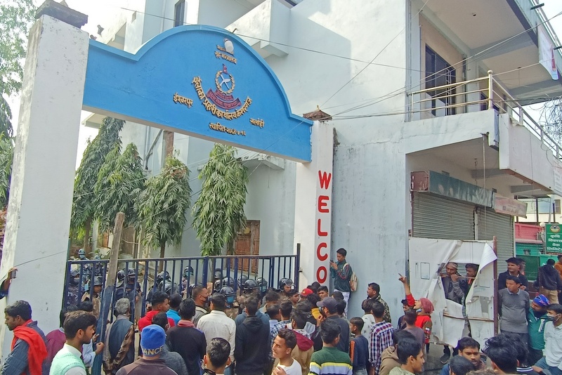 प्र ह री भ्यानको ठक्करबाट युवकको मृ त्यु, बयलवास बजारमा तनाव ग्र स्त