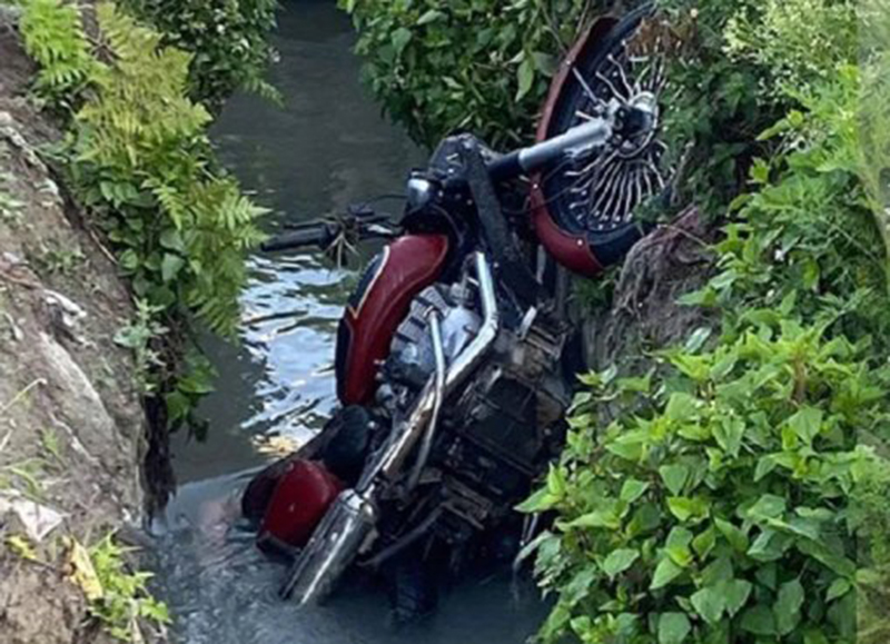 मोटरसाइकल नालीमा खस्दा चालकको ज्यान गयो