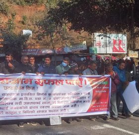 बसाइँ सिन्धुपाल्चोकको सुनकोसी बगरमा, तिरो तिर्न काभ्रेतिर