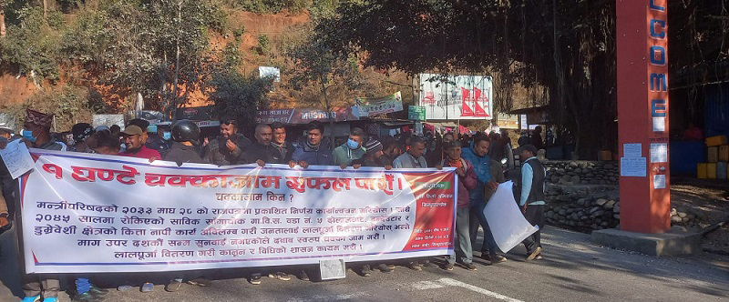 बसाइँ सिन्धुपाल्चोकको सुनकोसी बगरमा, तिरो तिर्न काभ्रेतिर