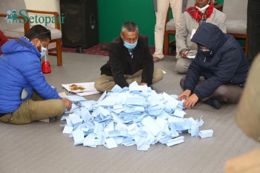 कांग्रेस महामन्त्री पदको मतगणना हुँदै