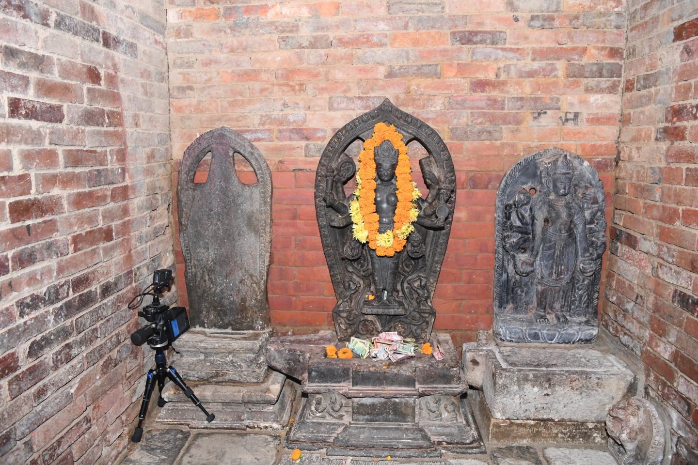 नेपालबाट चोरेर अमेरिका लगिएको मुर्ति ३६ वर्षपछि पुरानै मन्दिरमा स्थापित