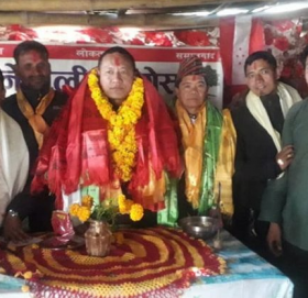 काँग्रेस काभ्रेका सभापति तीर्थ लामा कार्यकर्ता भेटघाटमा ब्यस्त, चुनावी मनस्थिति बुझ्दै