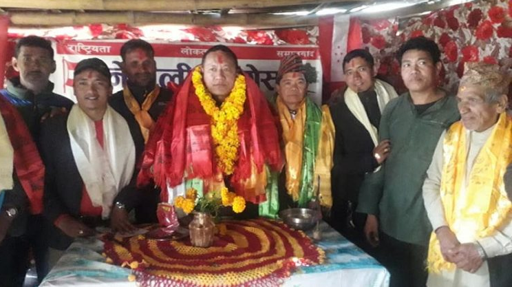 काँग्रेस काभ्रेका सभापति तीर्थ लामा कार्यकर्ता भेटघाटमा ब्यस्त, चुनावी मनस्थिति बुझ्दै