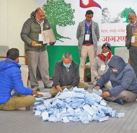 कांग्रेस उपसभापतिको मतगणना : १३०० मत गन्दा खड्का र गुरुङको अग्रता