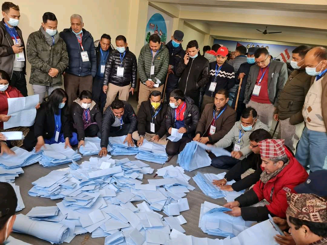 कांग्रेस केन्द्रीय सदस्य खुलातर्फ ३५९९ मत गन्दा १० जनाले कटाए २ हजार मत