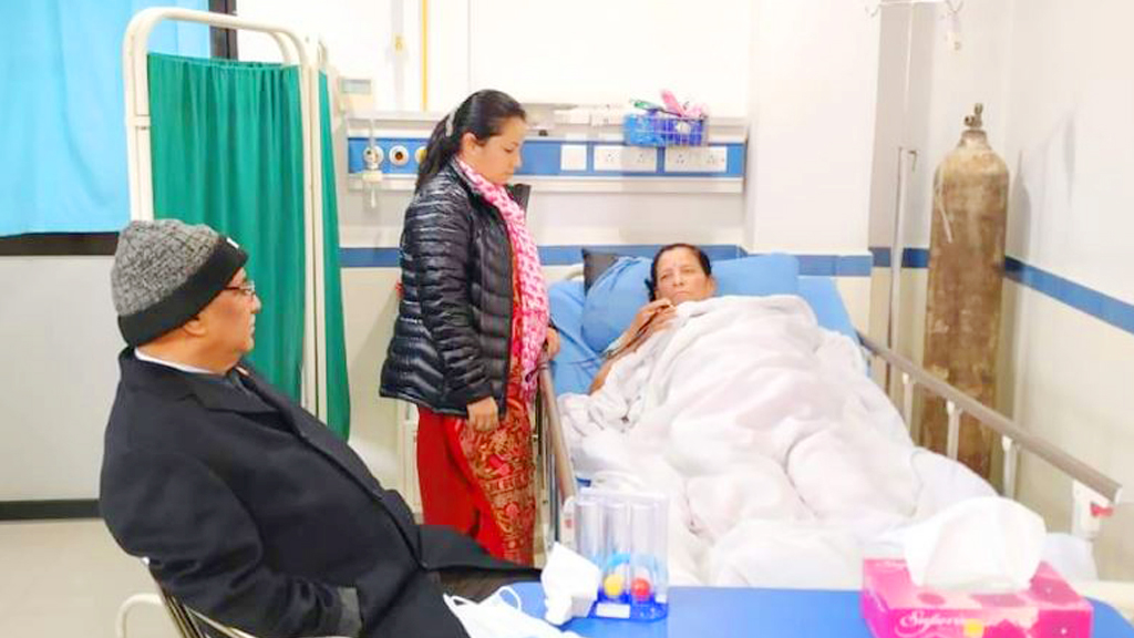 प्रचण्डपत्नी सीताकाे आईसीयूमा उपचार हुँदै