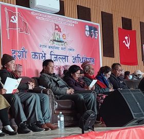 एमाले काभ्रे अधिवेशनः अरु दलबाट आएकालाई हाई सन्चो, एमाले कर्याकर्ता सेटल गर्न मुस्किल