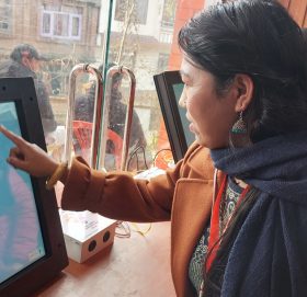 एमाले काभ्रेको जिल्ला अधिवेशनः  भोट हाल्न सिक्दै प्रतिनिधीहरु