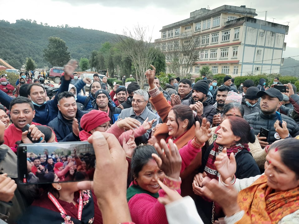 एमाले काभ्रेको जिल्ला अधिवेशनः मतदान अन्तिम चरण, बाँस्कोटा र ब्याञ्जु नाचगानमा व्यस्त