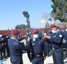 काभ्रेमा प्रहरी सहायक निरीक्षकमा बढुवा भएकालाई दर्ज्यानी चिन्ह प्रदान