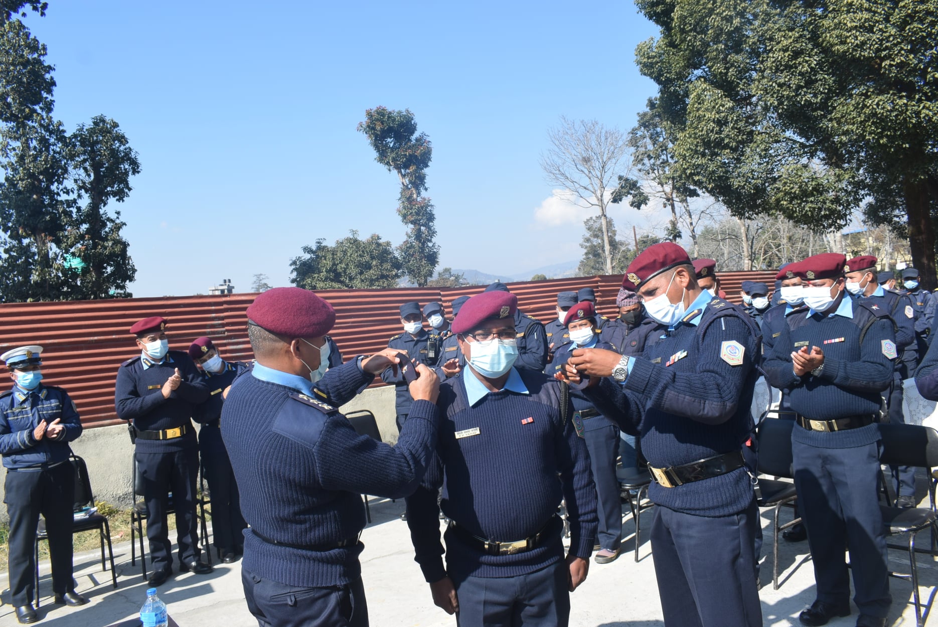 काभ्रेमा प्रहरी सहायक निरीक्षकमा बढुवा भएकालाई दर्ज्यानी चिन्ह प्रदान