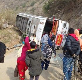 काभ्रेमा जन्ती बोकेको बस दु र्घ टना