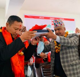 कांग्रेस काभ्रेका जिल्ला सभापति तीर्थ लामाद्वारा पदभार ग्रहण