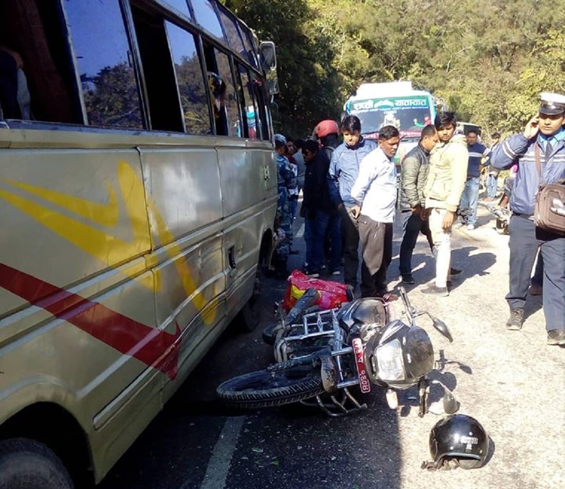 सवारी दु र्घ ट नामा ७ जनाको मृ त्यु