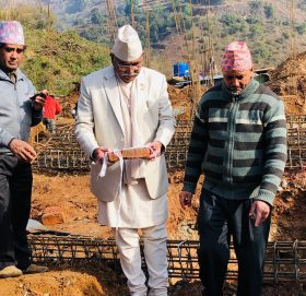 काभ्रेको नमोबुद्ध–५ मा वडा र स्वास्थ्य भवन एकैसाथ शिलान्यास