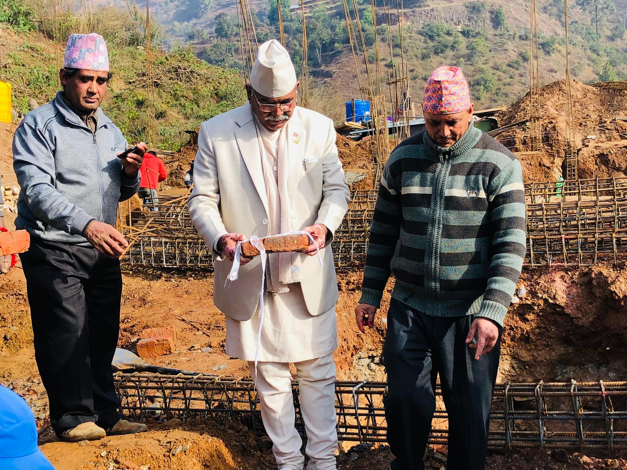 काभ्रेको नमोबुद्ध–५ मा वडा र स्वास्थ्य भवन एकैसाथ शिलान्यास
