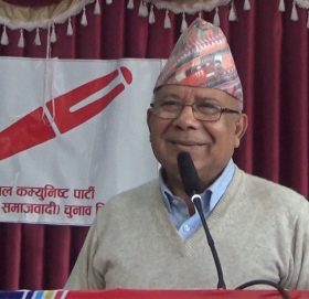 मूर्तिलाई नढोग्नेहरूले ‘आई लभ यू केपी बा’ भन्छन् : माधवकुमार नेपाल