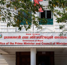प्रधानमन्त्री कार्यालयमा सचिवको ताँती