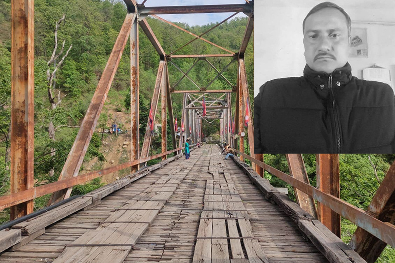 गोदावरीको काठे पुलबाट खसेर शिक्षकको ज्यान गयो
