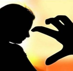 श्रीमानको जुठो बारेर बसेकी  महिलामाथि ब ला त्का रको प्रयास