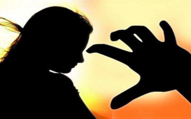 श्रीमानको जुठो बारेर बसेकी  महिलामाथि ब ला त्का रको प्रयास