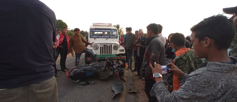 जिप र मोटरसाइकल एकआपसमा ठोक्किदा एकजनाको मृ त्यु‚ एक घा इ ते