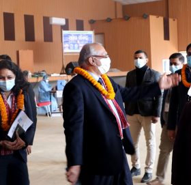 धुलिखेलमा कोभिड खोपको अनुगमन गर्न उच्च स्तरीय टोली