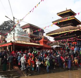 १२ बर्षे मकर मेलामा भक्तजनको ठेलमठेल, प्रशासनको आदेश खै कता लागु ?