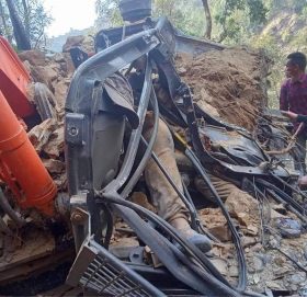 जेसिबी पुरिएर चालकको मृ त्यु